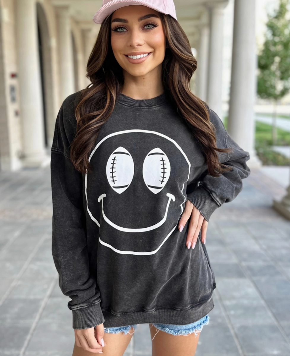 Mineral-Wash Football “Smile” Pullover